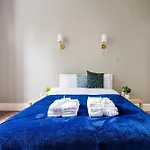 Large 1 Bedroom In Center Of London 2