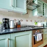 Large 1 Bedroom In Center Of London 2