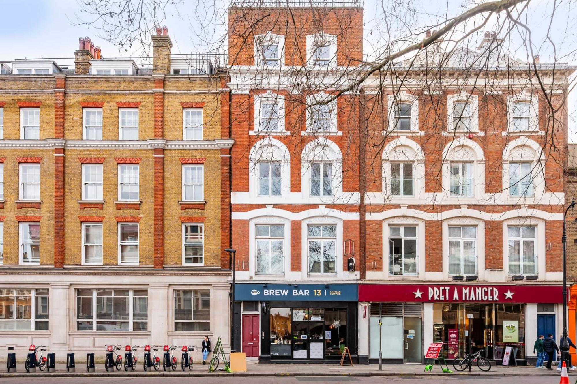 Large 1 Bedroom In Center Of 2 *