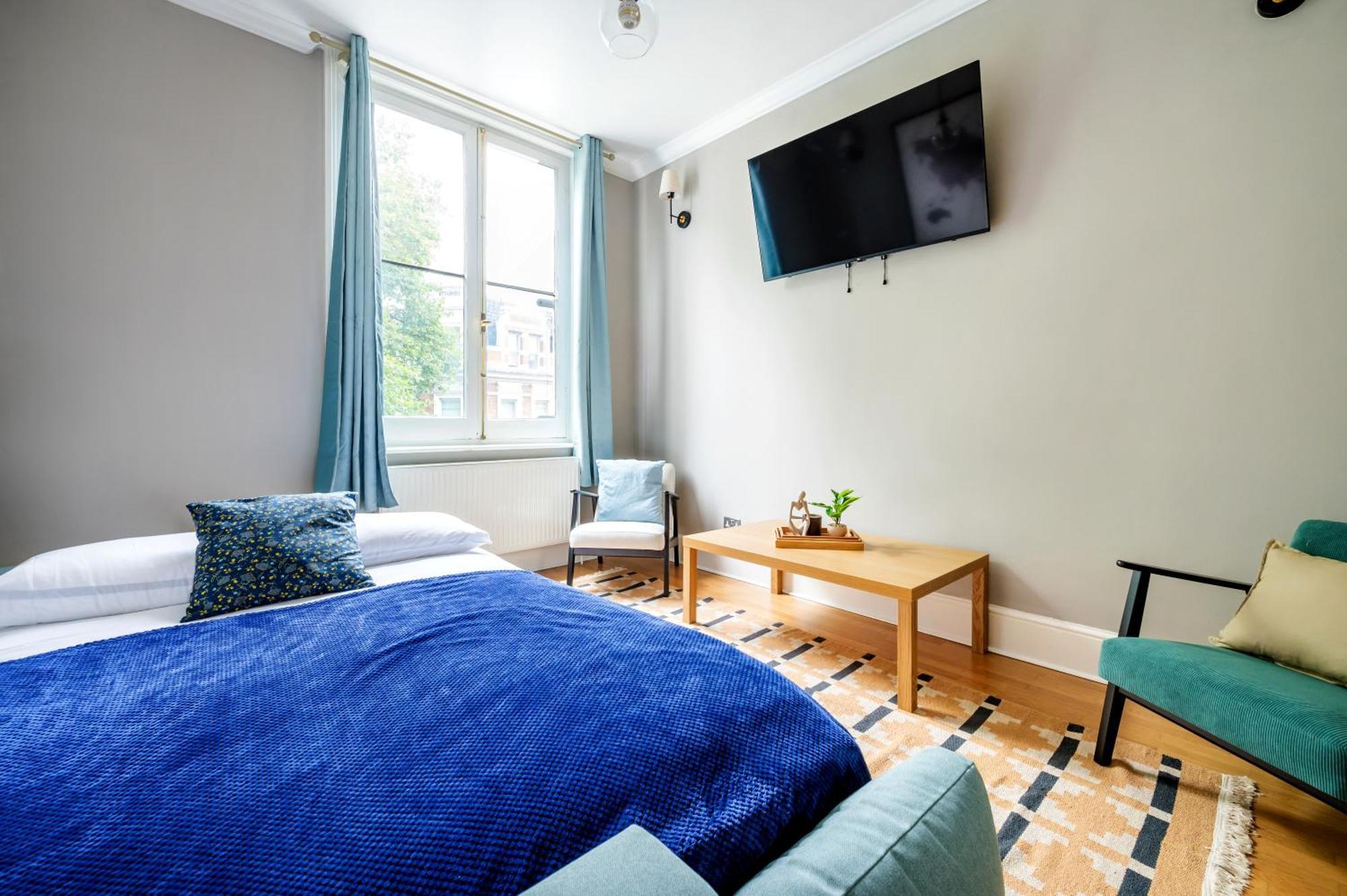 Large 1 Bedroom In Center Of 2 Apartment London