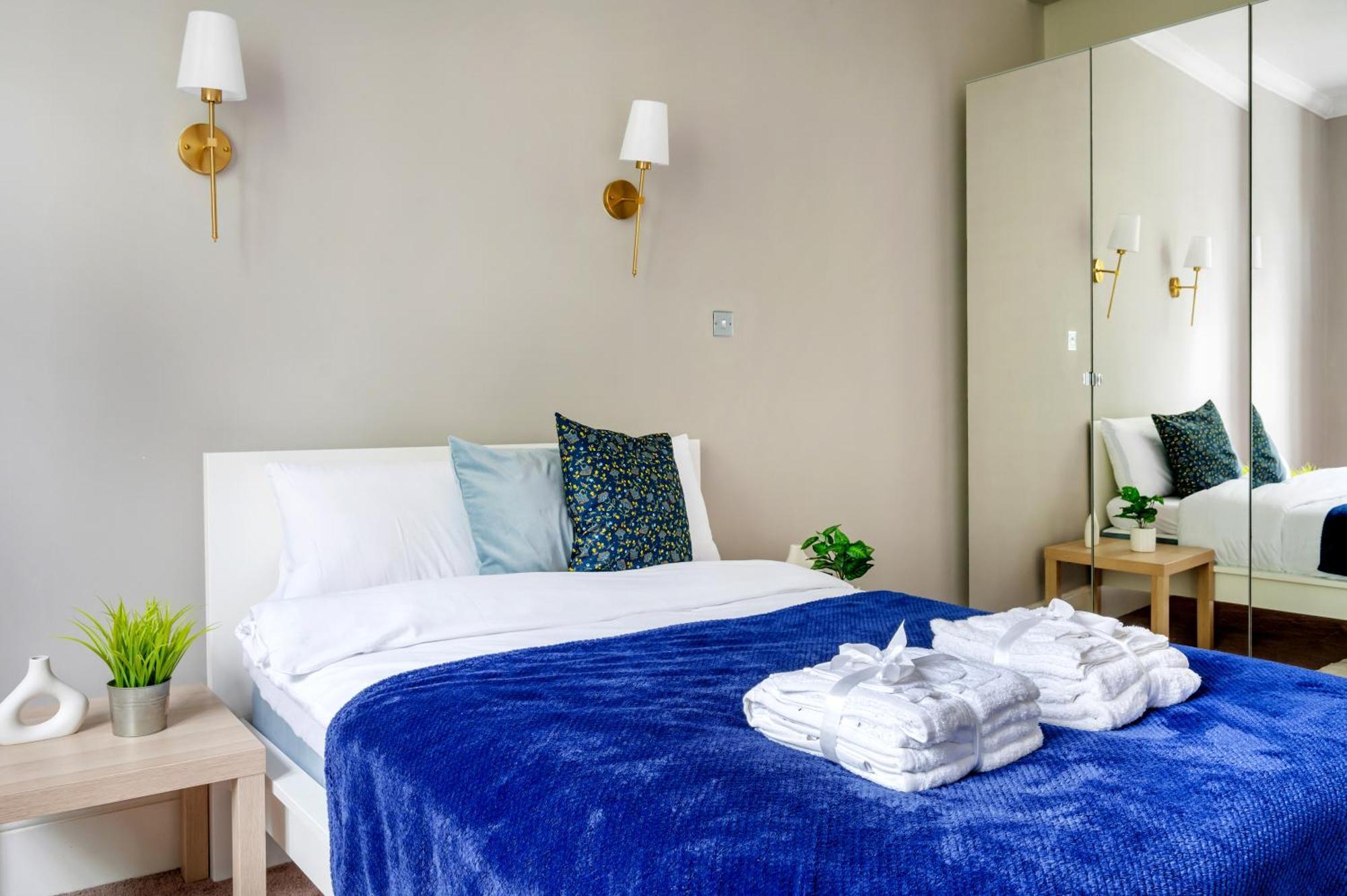 Large 1 Bedroom In Center Of 2 * London