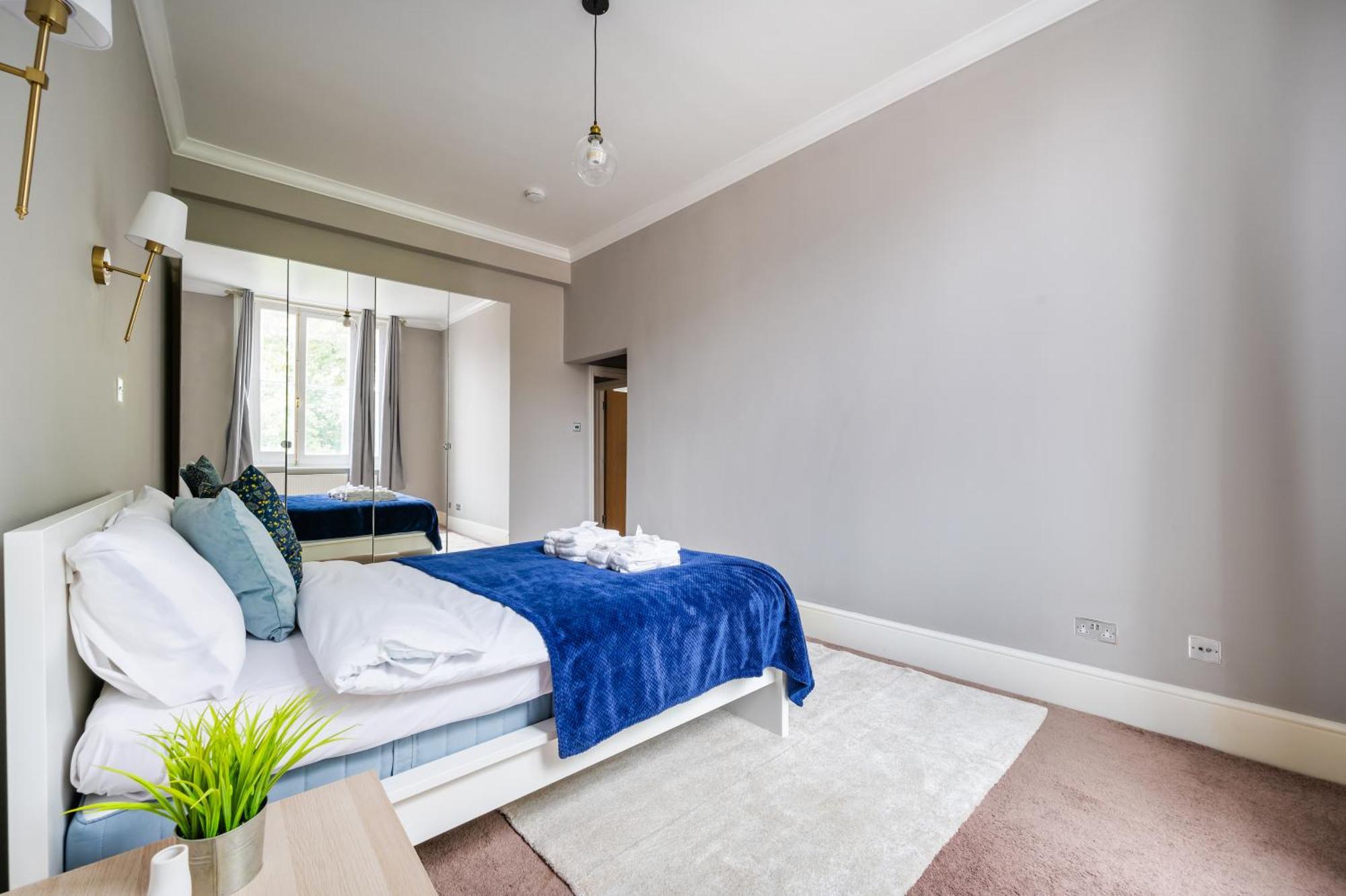 Apartment Large 1 Bedroom In Center Of 2 *