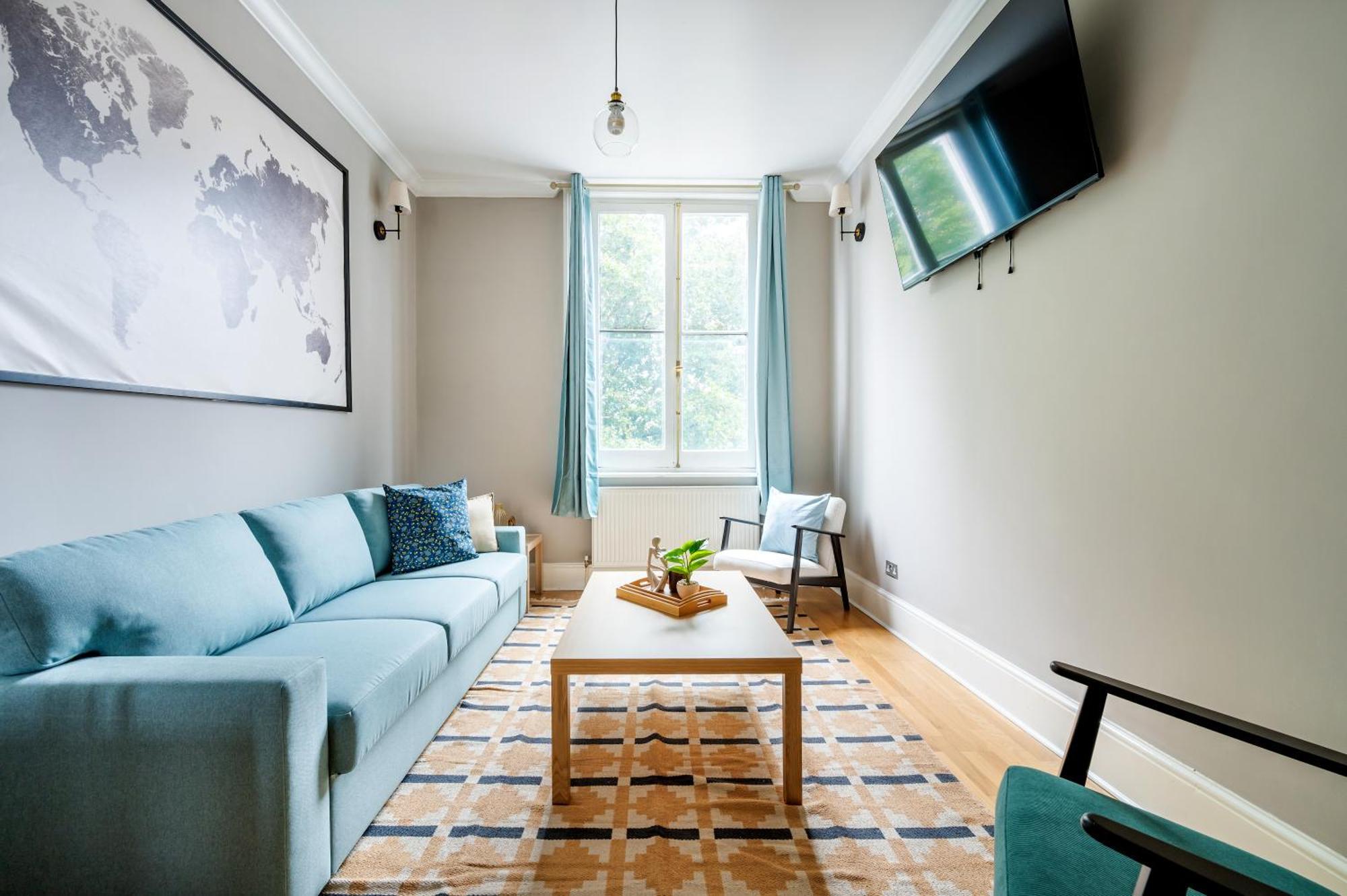 Apartment Large 1 Bedroom In Center Of 2 *