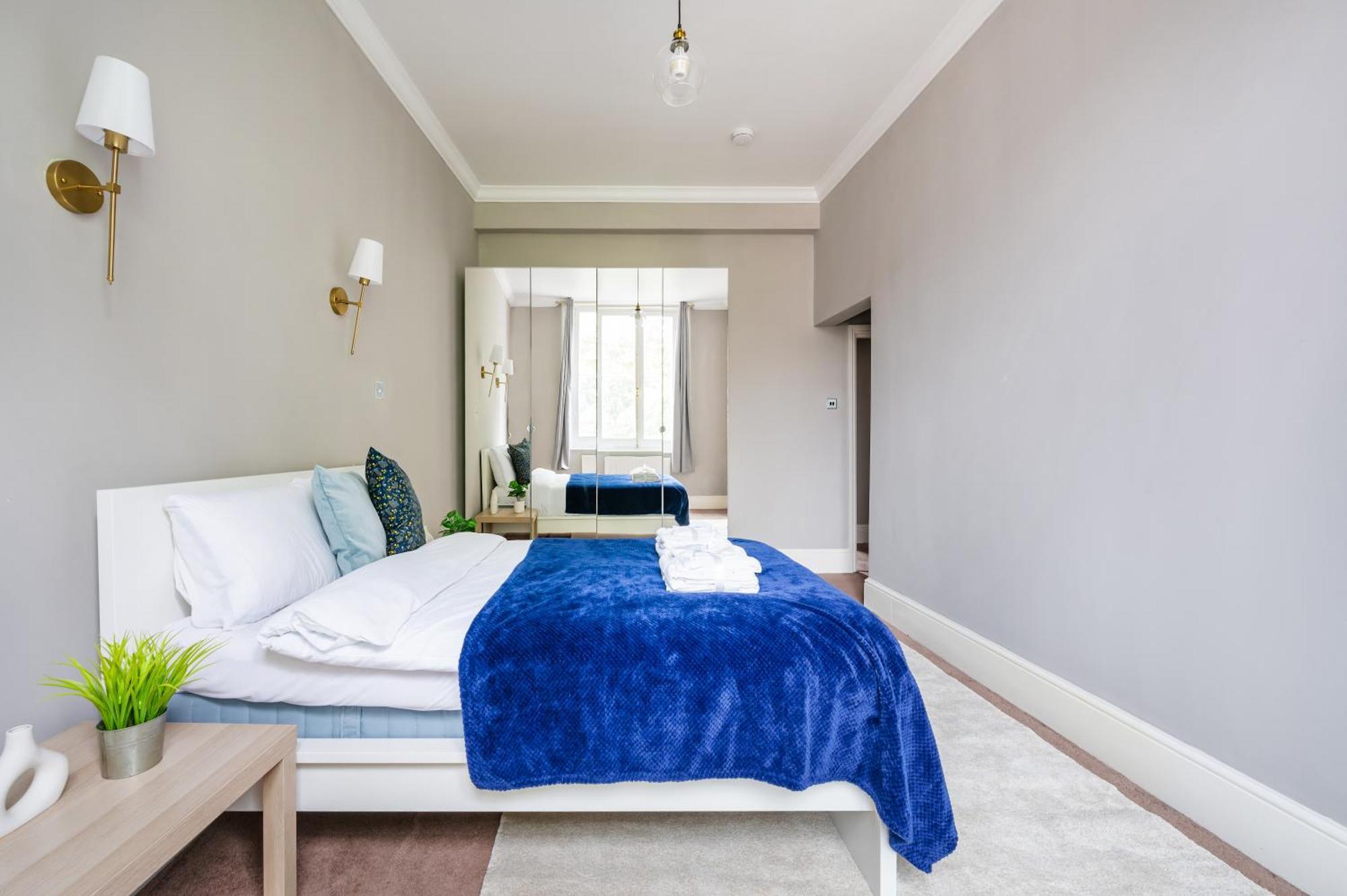Large 1 Bedroom In Center Of 2 * London