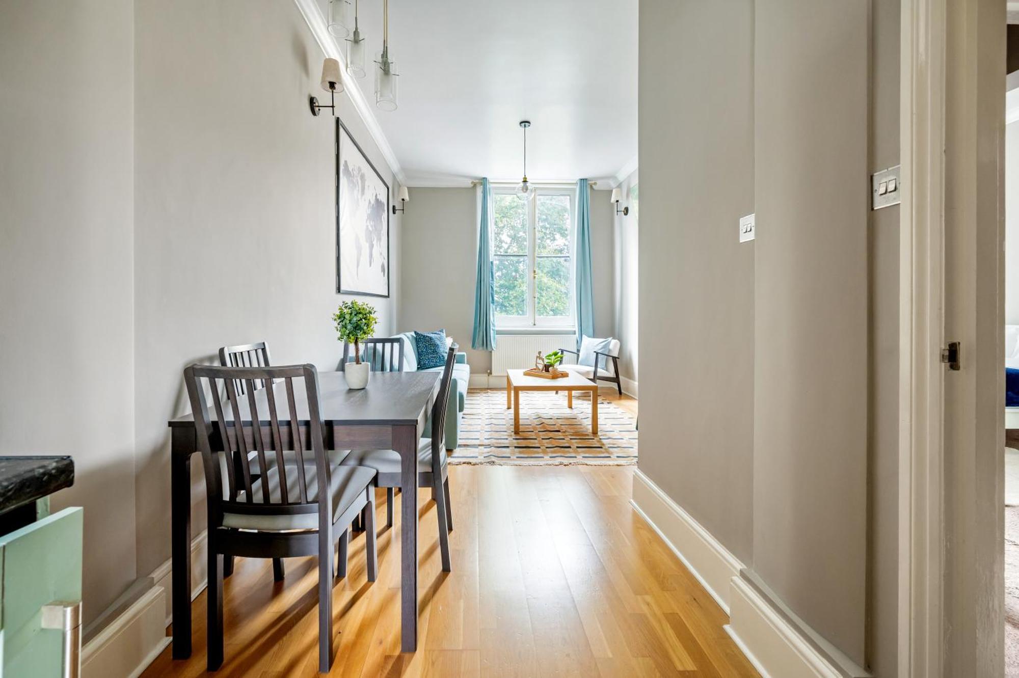 Large 1 Bedroom In Center Of 2 Apartment