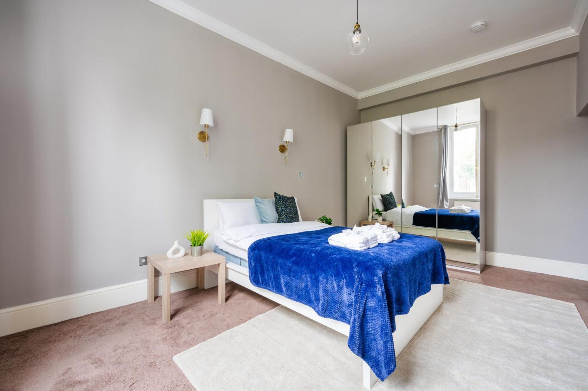 Apartment Large 1 Bedroom In Center Of 2 *