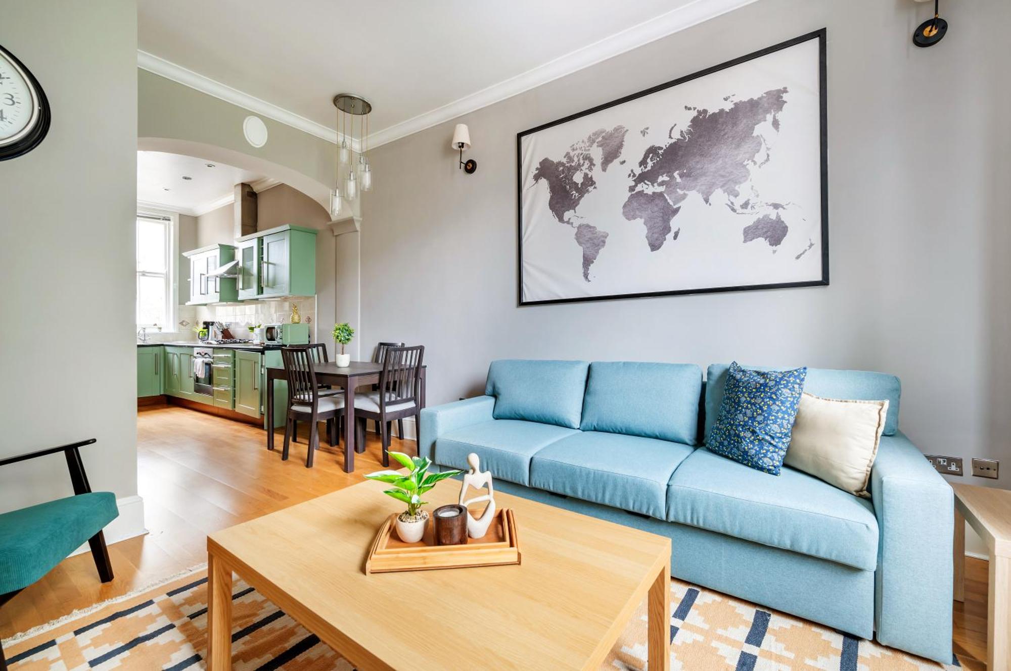 Large 1 Bedroom In Center Of 2 Apartment London