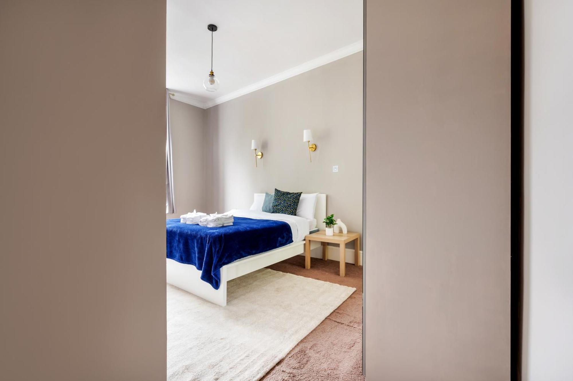Apartment Large 1 Bedroom In Center Of 2 London